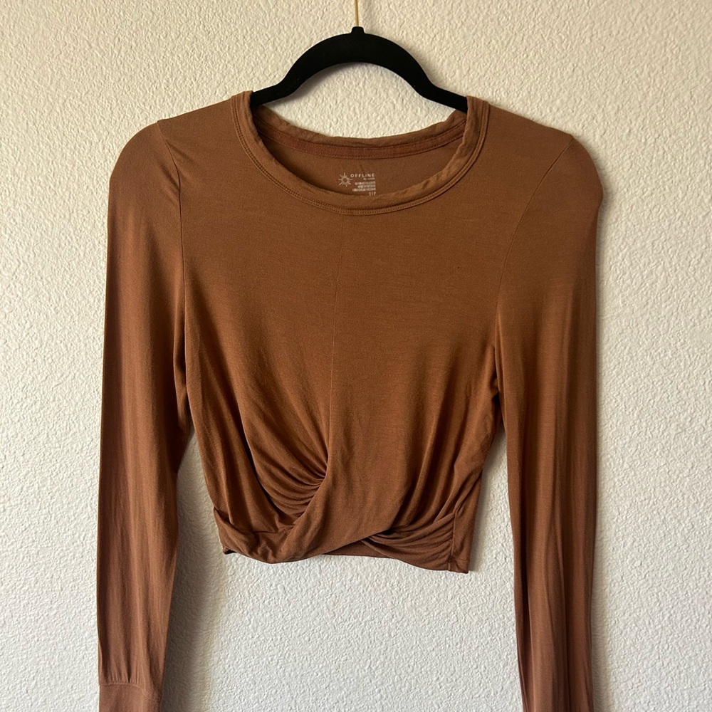 Aerie Offline Thumbs up Cropped Front Twist Long Sleeve